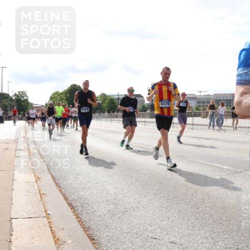 29.06.2025 - hella hamburg halbmarathon Lena Gebhardt http://msf.ph/oto/8383252 29.06.2025 10:15:40 Lombardsbrücke 6376, 2989, 14552, 440, 1440, 1524, 2110, 2720, 2989, 3167, 3417, 3650, 4007, 4466, 4492, 4494, 5069, 5271, 5739, 5986, 6376, 6576, 7452, 7809, 7810, 7941, 7942, 8256, 8746, 8885, 9192, 9307, 9423, 9657, 9675, 9847, 9997, 10108, 10608, 10775, 10858, 11113, 11303, 11478, 11774, 11783, 12427, 12457, 12469, 12521, 13179, 13197, 13453, 13500, 13818, 13951, 14413, 14423, 14550, 14552, 15150, 15307, 15740 meine-sportfotos.de