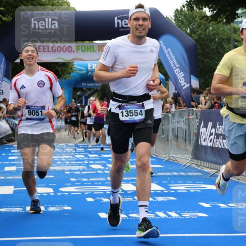 29.06.2025 - hella hamburg halbmarathon Strokosch-Dieckow http://msf.ph/oto/8383272 29.06.2025 10:46:37 Ziel 1920, 1942, 3976, 5459, 6630, 8482, 9051, 9232, 9529, 13525, 13554, 15026, 15133, 15206, 15714, 16175, 17281, 17461, 17743, 17865, 18297, 18882, 19128 meine-sportfotos.de