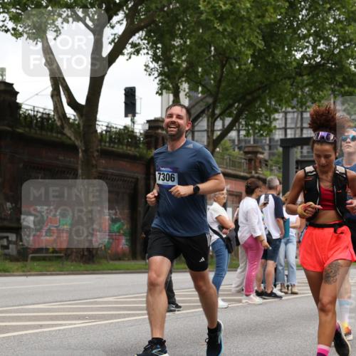 29.06.2025 - hella hamburg halbmarathon Yannick Fuchs http://msf.ph/oto/8383298 29.06.2025 10:55:05 20KM 1188, 1453, 1823, 2426, 2661, 3698, 5379, 5602, 5603, 5613, 5775, 6201, 6674, 6708, 6921, 7006, 7250, 7306, 7759, 7761, 8177, 8483, 8662, 9020, 9021, 9071, 9611, 9984, 10295, 10882, 12377, 12789, 12908, 13459, 13516, 13558, 16621, 17145, 17181, 17226, 17670, 17951, 18133, 18757, 19117, 19146, 19242 meine-sportfotos.de