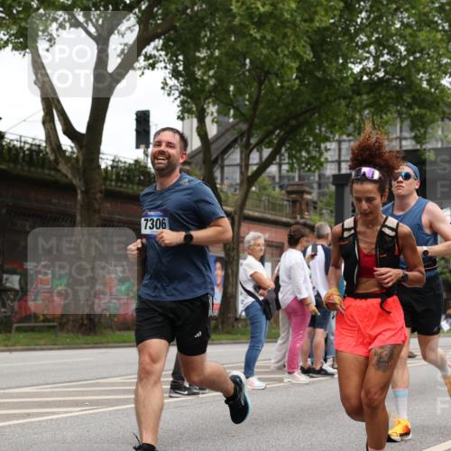 29.06.2025 - hella hamburg halbmarathon Yannick Fuchs http://msf.ph/oto/8383357 29.06.2025 10:55:05 20KM 1188, 1453, 1823, 2426, 2661, 3698, 5379, 5602, 5603, 5613, 5775, 6201, 6674, 6708, 6921, 7006, 7250, 7306, 7759, 7761, 8177, 8483, 8662, 9020, 9021, 9071, 9611, 9984, 10295, 10882, 12377, 12789, 12908, 13459, 13516, 13558, 16621, 17145, 17181, 17226, 17670, 17951, 18133, 18757, 19117, 19146, 19242 meine-sportfotos.de