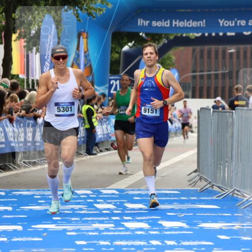 29.06.2025 - hella hamburg halbmarathon Strokosch-Dieckow http://msf.ph/oto/8383366 29.06.2025 10:23:40 Ziel 5301, 6699, 7834, 9151, 10780 meine-sportfotos.de