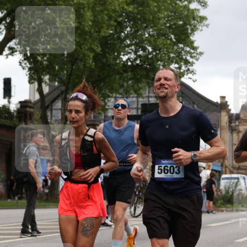 29.06.2025 - hella hamburg halbmarathon Yannick Fuchs http://msf.ph/oto/8383391 29.06.2025 10:55:06 20KM 1188, 1453, 1823, 2426, 2661, 3698, 5379, 5602, 5603, 5613, 5775, 6674, 6708, 6921, 7250, 7306, 7759, 7761, 8177, 8483, 8662, 9021, 9071, 9611, 9984, 10295, 10882, 11515, 12377, 12789, 12908, 13459, 13516, 13558, 16621, 17145, 17181, 17226, 17670, 17951, 18133, 18757, 19117, 19146, 19242 meine-sportfotos.de