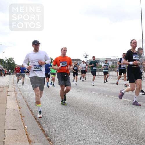 29.06.2025 - hella hamburg halbmarathon Lena Gebhardt http://msf.ph/oto/8383417 29.06.2025 10:40:24 Lombardsbrücke 5103, 6548, 13005, 11717, 12364, 12444, 1018, 1037, 1058, 1076, 1291, 1586, 1691, 1899, 2019, 2042, 2109, 2206, 2254, 2515, 2572, 2762, 2763, 2866, 2888, 3237, 3293, 3295, 3515, 3607, 3808, 3810, 4173, 4271, 4411, 4471, 4612, 4756, 4906, 5059, 5113, 5229, 5263, 5351, 5352, 5654, 5702, 5877, 5901, 5975, 6076, 6097, 6229, 6278, 6280, 6363, 6463, 6548, 6673, 6698, 6750, 6866, 6876, 6890, 6920, 7108, 7174, 7455, 7456, 7675, 7850, 7956, 8307, 8378, 8391 meine-sportfotos.de