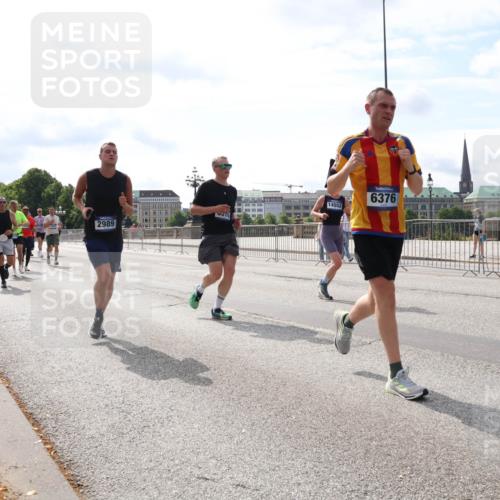 29.06.2025 - hella hamburg halbmarathon Lena Gebhardt http://msf.ph/oto/8383429 29.06.2025 10:15:41 Lombardsbrücke 2989, 14552, 6376, 1440, 1524, 2076, 2110, 2720, 2989, 3167, 3417, 3650, 4007, 4466, 4492, 4494, 5069, 5271, 5739, 5986, 6376, 6576, 7452, 7809, 7810, 7897, 7941, 7942, 8256, 8746, 8885, 9192, 9307, 9423, 9657, 9675, 9847, 9997, 10108, 10608, 10775, 10858, 11113, 11303, 11478, 11774, 11783, 11818, 12427, 12457, 12469, 12521, 13179, 13197, 13453, 13500, 13818, 13951, 14413, 14423, 14550, 14552, 15150, 15307, 15740 meine-sportfotos.de