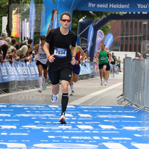 29.06.2025 - hella hamburg halbmarathon Strokosch-Dieckow http://msf.ph/oto/8383451 29.06.2025 10:23:36 Ziel 5301, 7834, 9151, 16169 meine-sportfotos.de