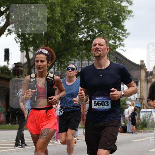 29.06.2025 - hella hamburg halbmarathon Yannick Fuchs http://msf.ph/oto/8383457 29.06.2025 10:55:06 20KM 1188, 1453, 1823, 2426, 2661, 3698, 5379, 5602, 5603, 5613, 5775, 6674, 6708, 6921, 7250, 7306, 7759, 7761, 8177, 8483, 8662, 9021, 9071, 9611, 9984, 10295, 10882, 11515, 12377, 12789, 12908, 13459, 13516, 13558, 16621, 17145, 17181, 17226, 17670, 17951, 18133, 18757, 19117, 19146, 19242 meine-sportfotos.de