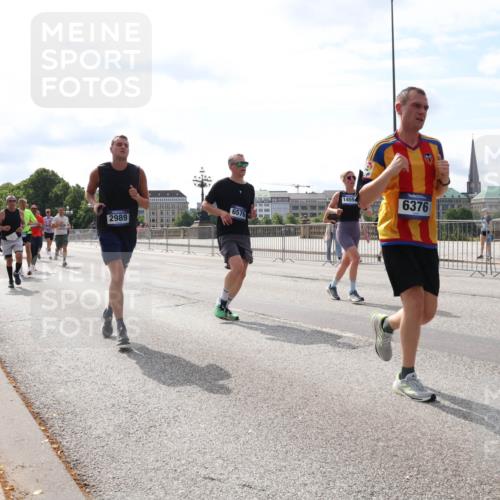 29.06.2025 - hella hamburg halbmarathon Lena Gebhardt http://msf.ph/oto/8383465 29.06.2025 10:15:41 Lombardsbrücke 2989, 6576, 1455, 6376, 1440, 1524, 2076, 2110, 2720, 2989, 3167, 3417, 3650, 4007, 4466, 4492, 4494, 5069, 5271, 5739, 5986, 6376, 6576, 7452, 7809, 7810, 7897, 7941, 7942, 8256, 8746, 8885, 9192, 9307, 9423, 9657, 9675, 9847, 9997, 10108, 10608, 10775, 10858, 11113, 11303, 11478, 11774, 11783, 11818, 12427, 12457, 12469, 12521, 13179, 13197, 13453, 13500, 13818, 13951, 14413, 14423, 14550, 14552, 15150, 15307, 15740 meine-sportfotos.de