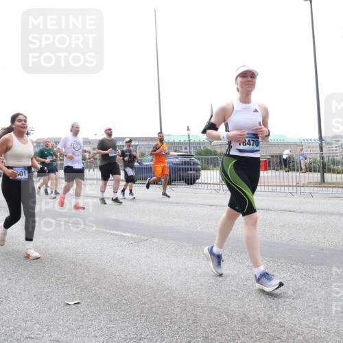 29.06.2025 - hella hamburg halbmarathon Lena Gebhardt http://msf.ph/oto/8383467 29.06.2025 10:49:38 Lombardsbrücke 15064, 3261, 17089, 601, 11558, 8470, 1040, 1041, 1525, 1625, 1805, 1888, 2067, 2212, 2466, 2527, 2541, 2668, 2862, 2927, 2997, 3070, 3183, 3232, 3383, 3943, 4403, 4525, 4527, 4589, 4769, 4809, 4870, 5076, 5106, 5463, 5552, 5694, 6191, 6694, 6989, 7301, 7305, 7339, 7366, 7650, 7679, 7931, 7936, 8065, 8549, 9015, 9162, 9245, 9261, 10033, 10038, 10130, 10333, 10403, 10479, 10683, 10704, 10782, 10785, 11558, 11631, 12124, 12388, 13764, 14545, 14692 meine-sportfotos.de