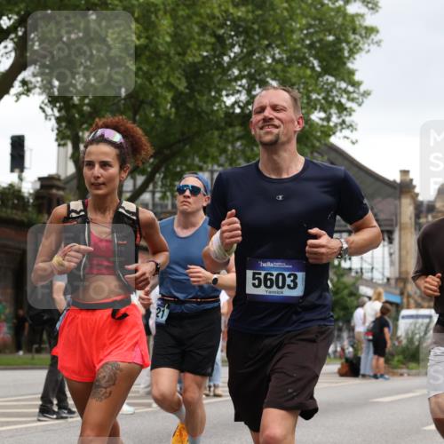 29.06.2025 - hella hamburg halbmarathon Yannick Fuchs http://msf.ph/oto/8383482 29.06.2025 10:55:06 20KM 1188, 1453, 1823, 2426, 2661, 3698, 5379, 5602, 5603, 5613, 5775, 6674, 6708, 6921, 7250, 7306, 7759, 7761, 8177, 8483, 8662, 9021, 9071, 9611, 9984, 10295, 10882, 11515, 12377, 12789, 12908, 13459, 13516, 13558, 16621, 17145, 17181, 17226, 17670, 17951, 18133, 18757, 19117, 19146, 19242 meine-sportfotos.de