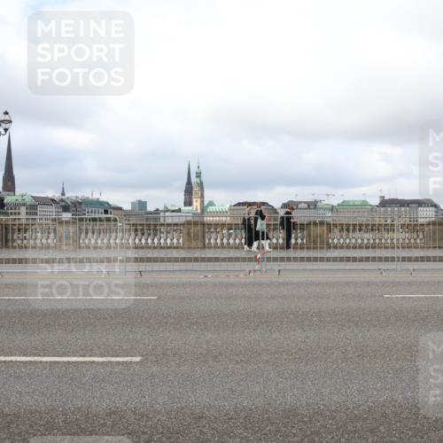 29.06.2025 - hella hamburg halbmarathon Lena Gebhardt http://msf.ph/oto/8383492 29.06.2025 09:15:24 Lombardsbrücke  meine-sportfotos.de