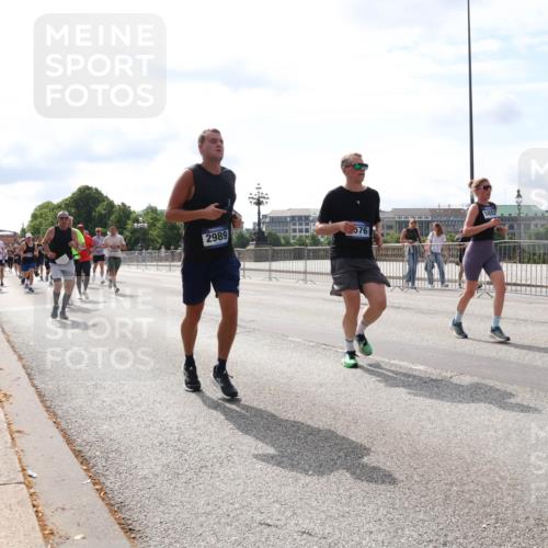 29.06.2025 - hella hamburg halbmarathon Lena Gebhardt http://msf.ph/oto/8383502 29.06.2025 10:15:41 Lombardsbrücke 2989, 576, 14552, 1440, 1524, 2076, 2110, 2720, 2989, 3167, 3417, 3650, 4007, 4466, 4492, 4494, 5069, 5271, 5739, 5986, 6376, 6576, 7452, 7809, 7810, 7897, 7941, 7942, 8256, 8746, 8885, 9192, 9307, 9423, 9657, 9675, 9847, 9997, 10108, 10608, 10775, 10858, 11113, 11303, 11478, 11774, 11783, 11818, 12427, 12457, 12469, 12521, 13179, 13197, 13453, 13500, 13818, 13951, 14413, 14423, 14550, 14552, 15150, 15307, 15740 meine-sportfotos.de