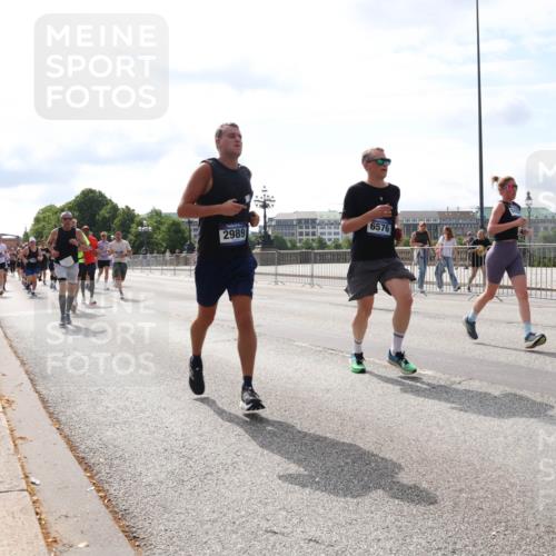 29.06.2025 - hella hamburg halbmarathon Lena Gebhardt http://msf.ph/oto/8383536 29.06.2025 10:15:41 Lombardsbrücke 2989, 6576, 1440, 1524, 2076, 2110, 2720, 2989, 3167, 3417, 3650, 4007, 4466, 4492, 4494, 5069, 5271, 5739, 5986, 6376, 6576, 7452, 7809, 7810, 7897, 7941, 7942, 8256, 8746, 8885, 9192, 9307, 9423, 9657, 9675, 9847, 9997, 10108, 10608, 10775, 10858, 11113, 11303, 11478, 11774, 11783, 11818, 12427, 12457, 12469, 12521, 13179, 13197, 13453, 13500, 13818, 13951, 14413, 14423, 14550, 14552, 15150, 15307, 15740 meine-sportfotos.de