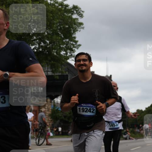 29.06.2025 - hella hamburg halbmarathon Yannick Fuchs http://msf.ph/oto/8383540 29.06.2025 10:55:06 20KM 1188, 1453, 1823, 2426, 2661, 3698, 5379, 5602, 5603, 5613, 5775, 6674, 6708, 6921, 7250, 7306, 7759, 7761, 8177, 8483, 8662, 9021, 9071, 9611, 9984, 10295, 10882, 11515, 12377, 12789, 12908, 13459, 13516, 13558, 16621, 17145, 17181, 17226, 17670, 17951, 18133, 18757, 19117, 19146, 19242 meine-sportfotos.de