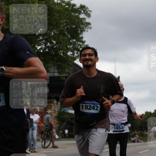 29.06.2025 - hella hamburg halbmarathon Yannick Fuchs http://msf.ph/oto/8383569 29.06.2025 10:55:06 20KM 1188, 1453, 1823, 2426, 2661, 3698, 5379, 5602, 5603, 5613, 5775, 6674, 6708, 6921, 7250, 7306, 7759, 7761, 8177, 8483, 8662, 9021, 9071, 9611, 9984, 10295, 10882, 11515, 12377, 12789, 12908, 13459, 13516, 13558, 16621, 17145, 17181, 17226, 17670, 17951, 18133, 18757, 19117, 19146, 19242 meine-sportfotos.de
