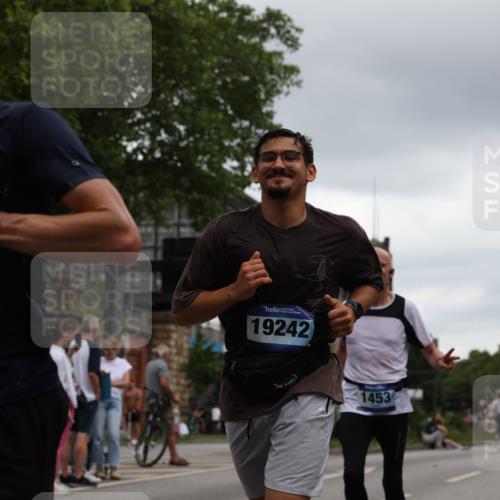 29.06.2025 - hella hamburg halbmarathon Yannick Fuchs http://msf.ph/oto/8383595 29.06.2025 10:55:06 20KM 1188, 1453, 1823, 2426, 2661, 3698, 5379, 5602, 5603, 5613, 5775, 6674, 6708, 6921, 7250, 7306, 7759, 7761, 8177, 8483, 8662, 9021, 9071, 9611, 9984, 10295, 10882, 11515, 12377, 12789, 12908, 13459, 13516, 13558, 16621, 17145, 17181, 17226, 17670, 17951, 18133, 18757, 19117, 19146, 19242 meine-sportfotos.de