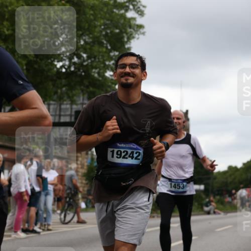 29.06.2025 - hella hamburg halbmarathon Yannick Fuchs http://msf.ph/oto/8383631 29.06.2025 10:55:06 20KM 1188, 1453, 1823, 2426, 2661, 3698, 5379, 5602, 5603, 5613, 5775, 6674, 6708, 6921, 7250, 7306, 7759, 7761, 8177, 8483, 8662, 9021, 9071, 9611, 9984, 10295, 10882, 11515, 12377, 12789, 12908, 13459, 13516, 13558, 16621, 17145, 17181, 17226, 17670, 17951, 18133, 18757, 19117, 19146, 19242 meine-sportfotos.de