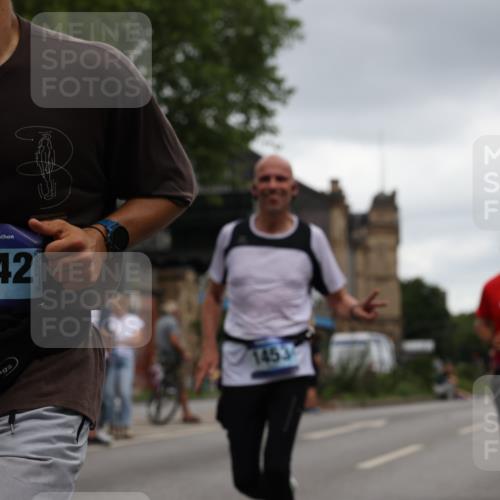 29.06.2025 - hella hamburg halbmarathon Yannick Fuchs http://msf.ph/oto/8383686 29.06.2025 10:55:07 20KM 1188, 1453, 1823, 2426, 2661, 3698, 5379, 5602, 5603, 5613, 5775, 6674, 6708, 6921, 7250, 7306, 7759, 7761, 8177, 8483, 9071, 9453, 9611, 9984, 10295, 10882, 11515, 12377, 12789, 12908, 13459, 13516, 13558, 16621, 17145, 17181, 17226, 17670, 17951, 18133, 18757, 19117, 19146, 19242 meine-sportfotos.de