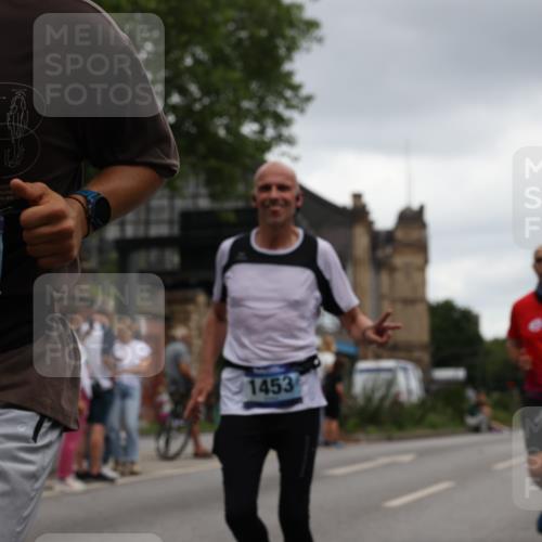 29.06.2025 - hella hamburg halbmarathon Yannick Fuchs http://msf.ph/oto/8383716 29.06.2025 10:55:07 20KM 1188, 1453, 1823, 2426, 2661, 3698, 5379, 5602, 5603, 5613, 5775, 6674, 6708, 6921, 7250, 7306, 7759, 7761, 8177, 8483, 9071, 9453, 9611, 9984, 10295, 10882, 11515, 12377, 12789, 12908, 13459, 13516, 13558, 16621, 17145, 17181, 17226, 17670, 17951, 18133, 18757, 19117, 19146, 19242 meine-sportfotos.de