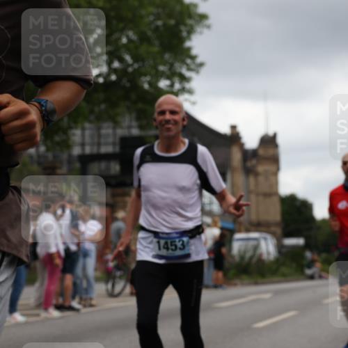 29.06.2025 - hella hamburg halbmarathon Yannick Fuchs http://msf.ph/oto/8383746 29.06.2025 10:55:07 20KM 1188, 1453, 1823, 2426, 2661, 3698, 5379, 5602, 5603, 5613, 5775, 6674, 6708, 6921, 7250, 7306, 7759, 7761, 8177, 8483, 9071, 9453, 9611, 9984, 10295, 10882, 11515, 12377, 12789, 12908, 13459, 13516, 13558, 16621, 17145, 17181, 17226, 17670, 17951, 18133, 18757, 19117, 19146, 19242 meine-sportfotos.de