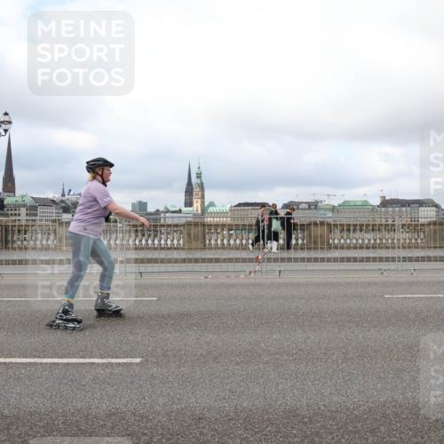 29.06.2025 - hella hamburg halbmarathon Lena Gebhardt http://msf.ph/oto/8383752 29.06.2025 09:15:25 Lombardsbrücke  meine-sportfotos.de