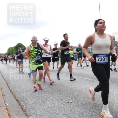 29.06.2025 - hella hamburg halbmarathon Lena Gebhardt http://msf.ph/oto/8383765 29.06.2025 10:49:39 Lombardsbrücke 3183, 15064, 17089, 1438, 7301, 1558, 1040, 1041, 1525, 1625, 1805, 1888, 2067, 2212, 2466, 2527, 2541, 2668, 2862, 2927, 2997, 3070, 3183, 3232, 3383, 3943, 4403, 4525, 4527, 4589, 4769, 4809, 4870, 5076, 5106, 5463, 5552, 5694, 6191, 6694, 6989, 7301, 7305, 7339, 7366, 7650, 7679, 7931, 7936, 8065, 8549, 9015, 9162, 9245, 9261, 10033, 10038, 10130, 10333, 10403, 10479, 10683, 10704, 10782, 10785, 11558, 11631, 12124, 12388, 13764, 14545, 14692 meine-sportfotos.de