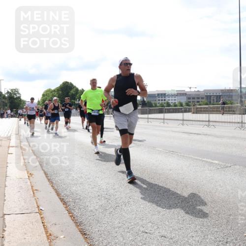 29.06.2025 - hella hamburg halbmarathon Lena Gebhardt http://msf.ph/oto/8383791 29.06.2025 10:15:43 Lombardsbrücke 1010, 1156, 1440, 1651, 2076, 2110, 2720, 2989, 3167, 3417, 4007, 4466, 4492, 4494, 5069, 5271, 5423, 5739, 5986, 6376, 6576, 7452, 7809, 7810, 7897, 7941, 7942, 8256, 8554, 8746, 8885, 9192, 9307, 9423, 9657, 9675, 9784, 9847, 9997, 10108, 10608, 10775, 10858, 11113, 11303, 11478, 11774, 11783, 11818, 12427, 12457, 12469, 12521, 13179, 13197, 13453, 13500, 13818, 13951, 14413, 14423, 14550, 14552, 15150, 15307, 15740 meine-sportfotos.de