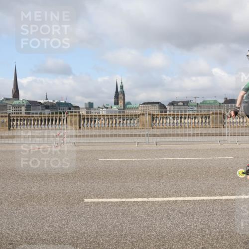 29.06.2025 - hella hamburg halbmarathon Lena Gebhardt http://msf.ph/oto/8383795 29.06.2025 08:52:27 Lombardsbrücke 224 meine-sportfotos.de