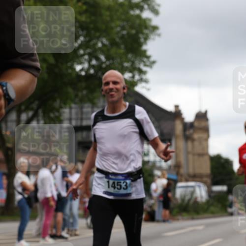 29.06.2025 - hella hamburg halbmarathon Yannick Fuchs http://msf.ph/oto/8383813 29.06.2025 10:55:07 20KM 1188, 1453, 1823, 2426, 2661, 3698, 5379, 5602, 5603, 5613, 5775, 6674, 6708, 6921, 7250, 7306, 7759, 7761, 8177, 8483, 9071, 9453, 9611, 9984, 10295, 10882, 11515, 12377, 12789, 12908, 13459, 13516, 13558, 16621, 17145, 17181, 17226, 17670, 17951, 18133, 18757, 19117, 19146, 19242 meine-sportfotos.de