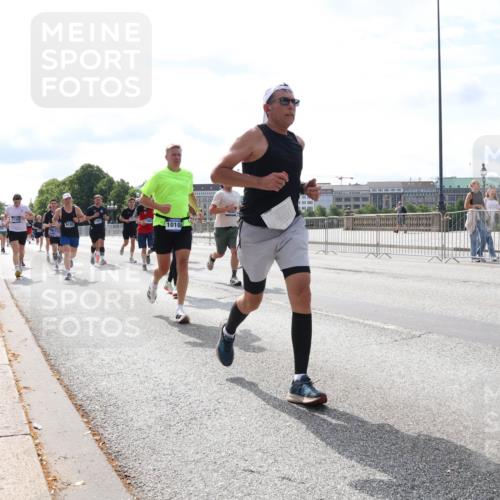 29.06.2025 - hella hamburg halbmarathon Lena Gebhardt http://msf.ph/oto/8383924 29.06.2025 10:15:44 Lombardsbrücke 9192, 1010, 1156, 1440, 1651, 2076, 2110, 2720, 2989, 3167, 3417, 4007, 4466, 4492, 4494, 5069, 5271, 5423, 5739, 6376, 6576, 7452, 7809, 7810, 7897, 7941, 7942, 8256, 8554, 8746, 8885, 9192, 9307, 9423, 9657, 9675, 9784, 9847, 9997, 10108, 10608, 10775, 10858, 11113, 11303, 11478, 11774, 11783, 11818, 12427, 12457, 12469, 12521, 13179, 13197, 13453, 13500, 13818, 13951, 14413, 14423, 14550, 14552, 15150, 15307, 15740 meine-sportfotos.de