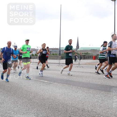 29.06.2025 - hella hamburg halbmarathon Lena Gebhardt http://msf.ph/oto/8383930 29.06.2025 10:40:26 Lombardsbrücke 975, 5351, 535, 1341, 13466, 1018, 1037, 1058, 1076, 1291, 1691, 2019, 2042, 2109, 2173, 2206, 2254, 2515, 2572, 2762, 2763, 2866, 2888, 3237, 3293, 3295, 3306, 3515, 3607, 3808, 3810, 4044, 4173, 4271, 4411, 4471, 4612, 4756, 4906, 4972, 5059, 5113, 5229, 5263, 5351, 5352, 5702, 5877, 5901, 5975, 6076, 6097, 6163, 6229, 6278, 6280, 6363, 6463, 6548, 6673, 6750, 6866, 6876, 6890, 6920, 7108, 7174, 7455, 7675, 7850, 7956, 8307, 8378, 8391 meine-sportfotos.de
