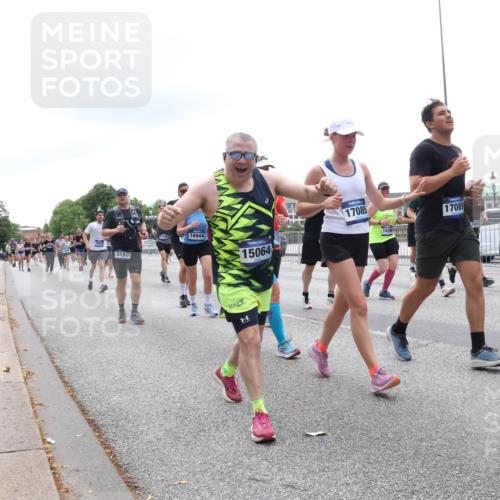 29.06.2025 - hella hamburg halbmarathon Lena Gebhardt http://msf.ph/oto/8383978 29.06.2025 10:49:40 Lombardsbrücke 3183, 16944, 15064, 17085, 14390, 17089, 1040, 1041, 1511, 1525, 1625, 1805, 1888, 2067, 2212, 2466, 2527, 2541, 2668, 2862, 2927, 2997, 3070, 3183, 3232, 3383, 3943, 4525, 4527, 4589, 4769, 4809, 4870, 5076, 5106, 5463, 5552, 5694, 6191, 6694, 6989, 7301, 7305, 7339, 7366, 7650, 7679, 7931, 7936, 8065, 8549, 9015, 9162, 9245, 9261, 10033, 10038, 10130, 10333, 10403, 10479, 10683, 10704, 10782, 10785, 11558, 11631, 12124, 12388, 13764, 14545, 14692 meine-sportfotos.de