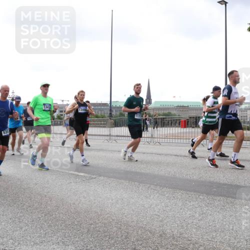 29.06.2025 - hella hamburg halbmarathon Lena Gebhardt http://msf.ph/oto/8384050 29.06.2025 10:40:26 Lombardsbrücke 5351, 535, 13410, 13466, 1018, 1037, 1058, 1076, 1291, 1691, 2019, 2042, 2109, 2173, 2206, 2254, 2515, 2572, 2762, 2763, 2866, 2888, 3237, 3293, 3295, 3306, 3515, 3607, 3808, 3810, 4044, 4173, 4271, 4411, 4471, 4612, 4756, 4906, 4972, 5059, 5113, 5229, 5263, 5351, 5352, 5702, 5877, 5901, 5975, 6076, 6097, 6163, 6229, 6278, 6280, 6363, 6463, 6548, 6673, 6750, 6866, 6876, 6890, 6920, 7108, 7174, 7455, 7675, 7850, 7956, 8307, 8378, 8391 meine-sportfotos.de
