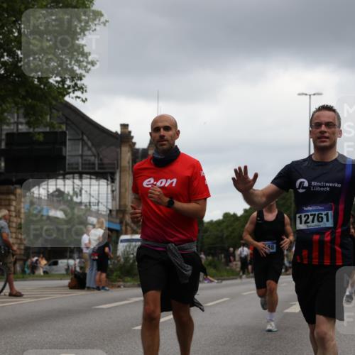 29.06.2025 - hella hamburg halbmarathon Yannick Fuchs http://msf.ph/oto/8384065 29.06.2025 10:55:08 20KM 1188, 1453, 1823, 2426, 2661, 3698, 5379, 5602, 5603, 5613, 5775, 6674, 6708, 6921, 7250, 7306, 7759, 7761, 8177, 8483, 9071, 9453, 9611, 9984, 10295, 10882, 11515, 12377, 12789, 12908, 13459, 13516, 13558, 16621, 17145, 17181, 17226, 17670, 17951, 18133, 18757, 19117, 19146, 19242 meine-sportfotos.de