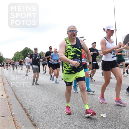 29.06.2025 - hella hamburg halbmarathon Lena Gebhardt http://msf.ph/oto/8384077 29.06.2025 10:49:40 Lombardsbrücke 3183, 17196, 180, 6944, 6436, 1708, 17089, 1040, 1041, 1511, 1525, 1625, 1805, 1888, 2067, 2212, 2466, 2527, 2541, 2668, 2862, 2927, 2997, 3070, 3183, 3232, 3383, 3943, 4525, 4527, 4589, 4769, 4809, 4870, 5076, 5106, 5463, 5552, 5694, 6191, 6694, 6989, 7301, 7305, 7339, 7366, 7650, 7679, 7931, 7936, 8065, 8549, 9015, 9162, 9245, 9261, 10033, 10038, 10130, 10333, 10403, 10479, 10683, 10704, 10782, 10785, 11558, 11631, 12124, 12388, 13764, 14545, 14692 meine-sportfotos.de
