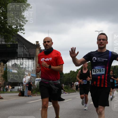 29.06.2025 - hella hamburg halbmarathon Yannick Fuchs http://msf.ph/oto/8384090 29.06.2025 10:55:08 20KM 1188, 1453, 1823, 2426, 2661, 3698, 5379, 5602, 5603, 5613, 5775, 6674, 6708, 6921, 7250, 7306, 7759, 7761, 8177, 8483, 9071, 9453, 9611, 9984, 10295, 10882, 11515, 12377, 12789, 12908, 13459, 13516, 13558, 16621, 17145, 17181, 17226, 17670, 17951, 18133, 18757, 19117, 19146, 19242 meine-sportfotos.de