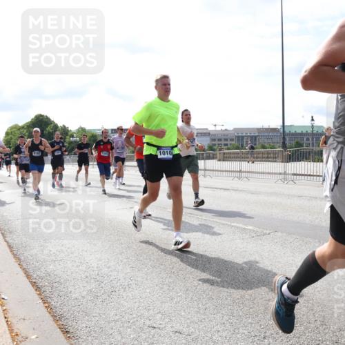 29.06.2025 - hella hamburg halbmarathon Lena Gebhardt http://msf.ph/oto/8384147 29.06.2025 10:15:44 Lombardsbrücke 9192, 13818, 1010, 1156, 1440, 1651, 2076, 2110, 2720, 2989, 3167, 3417, 4007, 4466, 4492, 4494, 5069, 5271, 5423, 5739, 6376, 6576, 7452, 7809, 7810, 7897, 7941, 7942, 8256, 8554, 8746, 8885, 9192, 9307, 9423, 9657, 9675, 9784, 9847, 9997, 10108, 10608, 10775, 10858, 11113, 11303, 11478, 11774, 11783, 11818, 12427, 12457, 12469, 12521, 13179, 13197, 13453, 13500, 13818, 13951, 14413, 14423, 14550, 14552, 15150, 15307, 15740 meine-sportfotos.de