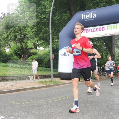 29.06.2025 - hella hamburg halbmarathon KatJ http://msf.ph/oto/8384151 29.06.2025 10:25:37 Zwischen KM18-KM19 1411, 1571, 4860, 8084, 8362 meine-sportfotos.de