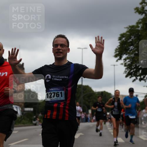 29.06.2025 - hella hamburg halbmarathon Yannick Fuchs http://msf.ph/oto/8384179 29.06.2025 10:55:08 20KM 1188, 1453, 1823, 2426, 2661, 3698, 5379, 5602, 5603, 5613, 5775, 6674, 6708, 6921, 7250, 7306, 7759, 7761, 8177, 8483, 9071, 9453, 9611, 9984, 10295, 10882, 11515, 12377, 12789, 12908, 13459, 13516, 13558, 16621, 17145, 17181, 17226, 17670, 17951, 18133, 18757, 19117, 19146, 19242 meine-sportfotos.de
