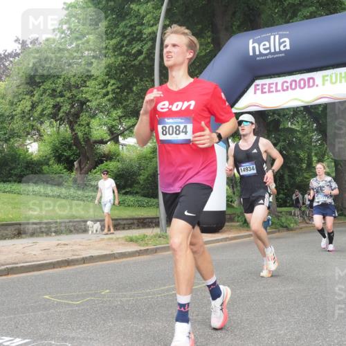 29.06.2025 - hella hamburg halbmarathon KatJ http://msf.ph/oto/8384214 29.06.2025 10:25:38 Zwischen KM18-KM19 1411, 1571, 4860, 8084, 8362 meine-sportfotos.de
