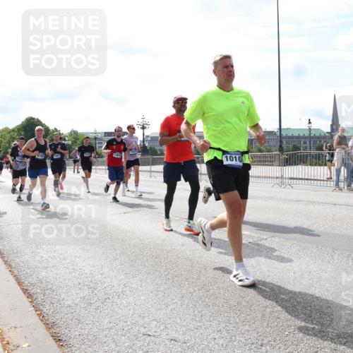 29.06.2025 - hella hamburg halbmarathon Lena Gebhardt http://msf.ph/oto/8384225 29.06.2025 10:15:45 Lombardsbrücke 9192, 1381, 1010, 1156, 1440, 1651, 2076, 2110, 2436, 2720, 2989, 3167, 3417, 4007, 4466, 4492, 4494, 5069, 5271, 5423, 5739, 6376, 6576, 7452, 7809, 7810, 7897, 7941, 7942, 8256, 8554, 8746, 8885, 9192, 9307, 9423, 9657, 9675, 9784, 9847, 9997, 10108, 10608, 10775, 10858, 11113, 11303, 11478, 11774, 11783, 11818, 12427, 12457, 12469, 12521, 13179, 13197, 13453, 13500, 13818, 13951, 14413, 14423, 14550, 14552, 15150, 15307, 15740 meine-sportfotos.de