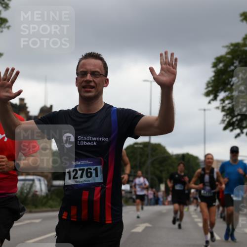 29.06.2025 - hella hamburg halbmarathon Yannick Fuchs http://msf.ph/oto/8384266 29.06.2025 10:55:08 20KM 1188, 1453, 1823, 2426, 2661, 3698, 5379, 5602, 5603, 5613, 5775, 6674, 6708, 6921, 7250, 7306, 7759, 7761, 8177, 8483, 9071, 9453, 9611, 9984, 10295, 10882, 11515, 12377, 12789, 12908, 13459, 13516, 13558, 16621, 17145, 17181, 17226, 17670, 17951, 18133, 18757, 19117, 19146, 19242 meine-sportfotos.de