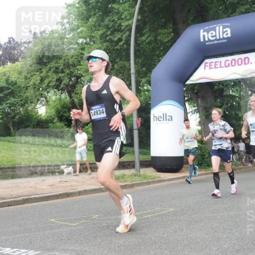 29.06.2025 - hella hamburg halbmarathon KatJ http://msf.ph/oto/8384319 29.06.2025 10:25:38 Zwischen KM18-KM19 1411, 1571, 4860, 8084, 8362 meine-sportfotos.de