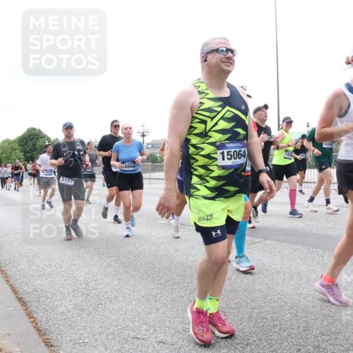 29.06.2025 - hella hamburg halbmarathon Lena Gebhardt http://msf.ph/oto/8384333 29.06.2025 10:49:41 Lombardsbrücke 16512, 3183, 16944, 15064, 1439, 14389, 1708, 170, 1040, 1041, 1487, 1511, 1525, 1625, 1805, 1888, 2067, 2212, 2466, 2527, 2541, 2668, 2862, 2927, 2997, 3070, 3183, 3232, 3383, 3943, 4525, 4527, 4589, 4769, 4809, 4870, 5076, 5106, 5463, 5552, 5694, 6191, 6694, 6989, 7301, 7305, 7339, 7366, 7650, 7679, 7931, 7936, 8065, 8549, 9015, 9162, 9245, 9261, 10033, 10038, 10130, 10333, 10403, 10479, 10683, 10704, 11558, 11631, 12124, 12388, 13764, 14545, 14692 meine-sportfotos.de