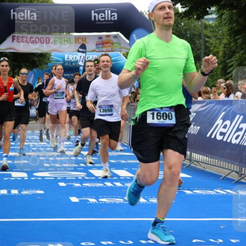 29.06.2025 - hella hamburg halbmarathon Strokosch-Dieckow http://msf.ph/oto/8384562 29.06.2025 10:46:21 Ziel 1600, 2048, 2222, 2842, 3056, 4237, 4949, 6421, 6691, 6978, 7335, 8142, 8981, 9497, 9786, 11185, 11773, 12171, 12651, 12891, 13698, 14045, 14200, 14228, 14262, 14482, 15157, 16127, 17190, 18118, 18211, 18637, 19209 meine-sportfotos.de