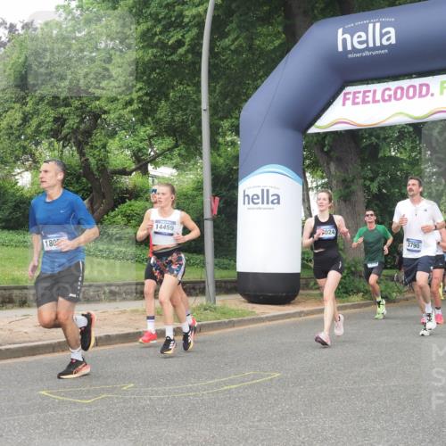29.06.2025 - hella hamburg halbmarathon KatJ http://msf.ph/oto/8384569 29.06.2025 10:25:43 Zwischen KM18-KM19 2196, 3790, 5092, 5307, 8084 meine-sportfotos.de