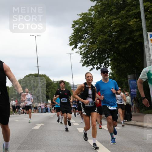 29.06.2025 - hella hamburg halbmarathon Yannick Fuchs http://msf.ph/oto/8384585 29.06.2025 10:55:09 20KM 1188, 1453, 1823, 2426, 2661, 3698, 5379, 5602, 5603, 5613, 5775, 6674, 6708, 6921, 7250, 7306, 7759, 7761, 8177, 8483, 9071, 9453, 9611, 9984, 10295, 10882, 11515, 12377, 12789, 12908, 13459, 13516, 13558, 15008, 16621, 17145, 17181, 17226, 17670, 17951, 18133, 18757, 19242 meine-sportfotos.de