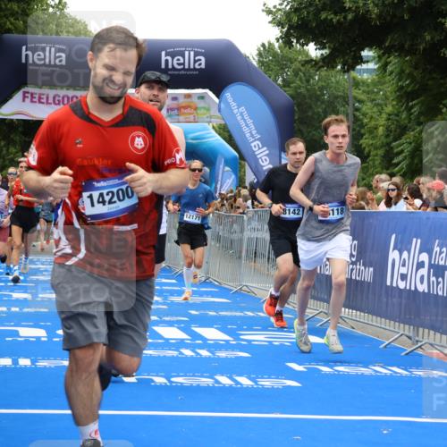 29.06.2025 - hella hamburg halbmarathon Strokosch-Dieckow http://msf.ph/oto/8384659 29.06.2025 10:46:19 Ziel 1569, 1600, 2048, 2222, 2590, 2842, 3056, 4237, 4949, 6388, 6421, 6691, 6978, 7335, 8142, 8981, 9497, 10796, 11185, 11773, 12171, 12651, 12891, 13698, 14045, 14200, 14228, 14262, 14482, 15157, 16127, 17190, 18118, 18211, 18637, 19209 meine-sportfotos.de