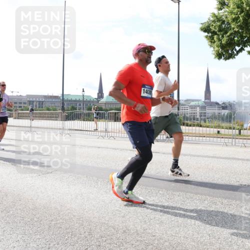29.06.2025 - hella hamburg halbmarathon Lena Gebhardt http://msf.ph/oto/8384669 29.06.2025 10:15:46 Lombardsbrücke 13818, 6923, 14630, 400, 1156, 1440, 1651, 2076, 2110, 2436, 2720, 2989, 3167, 3417, 4007, 4466, 4492, 4494, 4828, 5069, 5271, 5423, 5739, 6376, 6576, 7452, 7809, 7810, 7897, 7941, 7942, 8256, 8554, 8746, 8885, 9192, 9307, 9423, 9657, 9675, 9784, 9997, 10108, 10608, 10775, 10858, 11113, 11303, 11478, 11774, 11783, 11818, 12427, 12457, 12469, 12521, 13179, 13197, 13453, 13500, 13818, 13951, 14413, 14423, 14550, 14552, 15150, 15307, 15740 meine-sportfotos.de