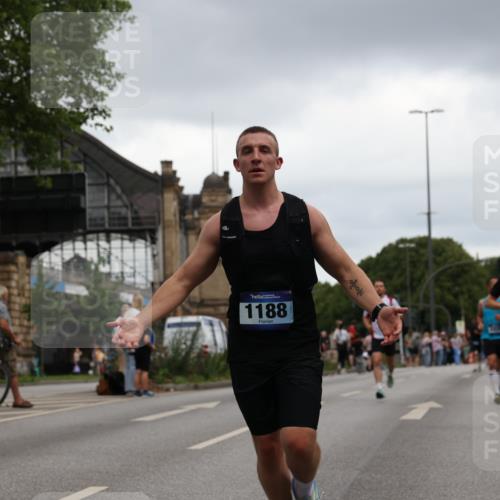 29.06.2025 - hella hamburg halbmarathon Yannick Fuchs http://msf.ph/oto/8384707 29.06.2025 10:55:10 20KM 1188, 1453, 1823, 2426, 2661, 3698, 5379, 5602, 5603, 5613, 5775, 6674, 6708, 6921, 7250, 7306, 7759, 7761, 8177, 8483, 9071, 9453, 9611, 9752, 9984, 10295, 10882, 11515, 12377, 12789, 12908, 13459, 13516, 13558, 15008, 16621, 17145, 17181, 17226, 17670, 17951, 18133, 18757, 19242 meine-sportfotos.de