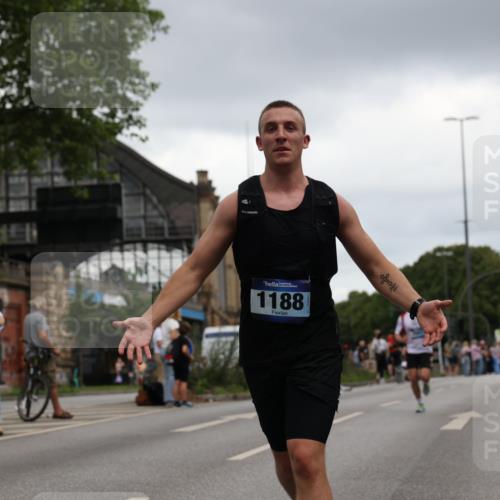 29.06.2025 - hella hamburg halbmarathon Yannick Fuchs http://msf.ph/oto/8384777 29.06.2025 10:55:10 20KM 1188, 1453, 1823, 2426, 2661, 3698, 5379, 5602, 5603, 5613, 5775, 6674, 6708, 6921, 7250, 7306, 7759, 7761, 8177, 8483, 9071, 9453, 9611, 9752, 9984, 10295, 10882, 11515, 12377, 12789, 12908, 13459, 13516, 13558, 15008, 16621, 17145, 17181, 17226, 17670, 17951, 18133, 18757, 19242 meine-sportfotos.de